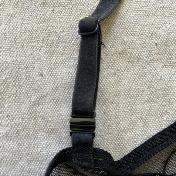 Victoria’s Secret Unlined Velvet & Lace Demi Bra w Adjustable Convertible Straps - Picture 5 of 14